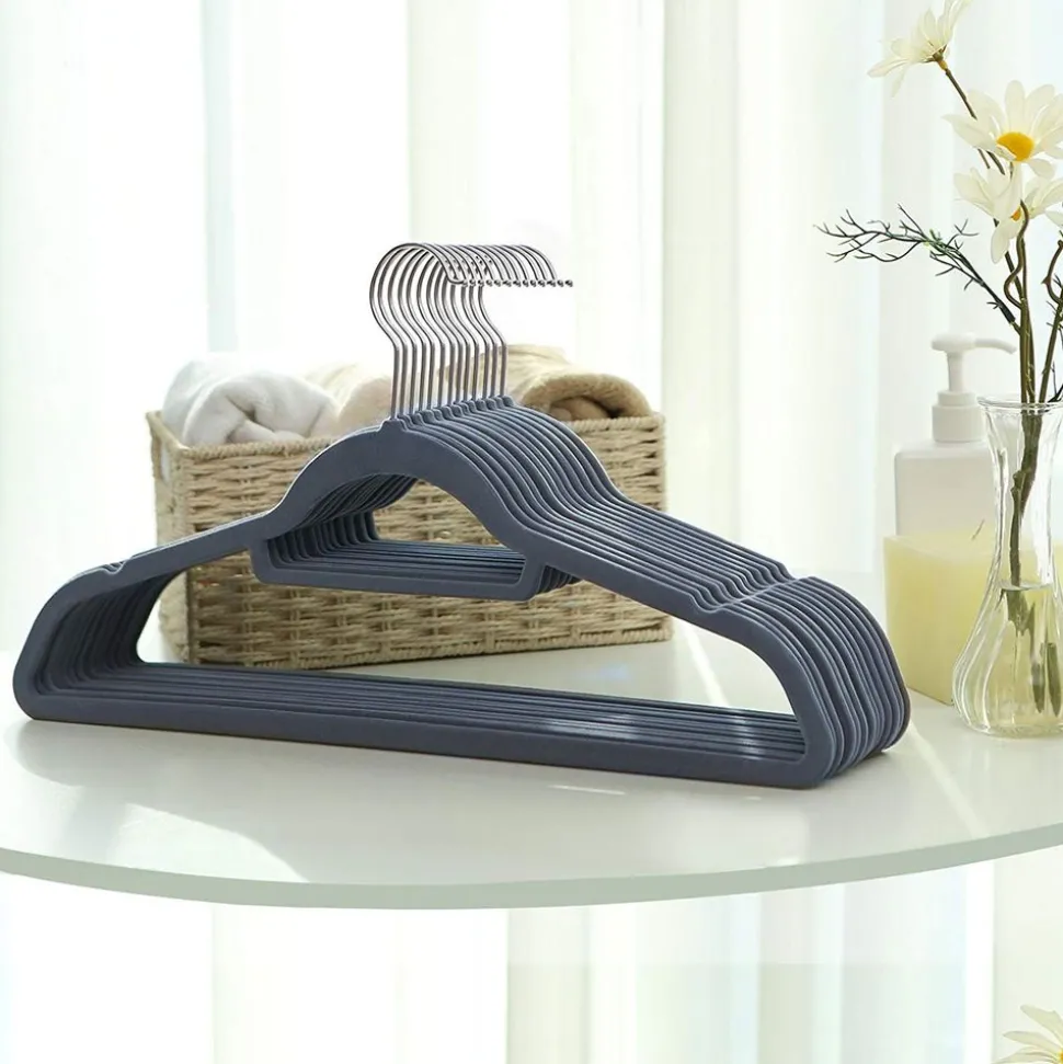 Shop SONGMICS 100 Cintres velours gris clair