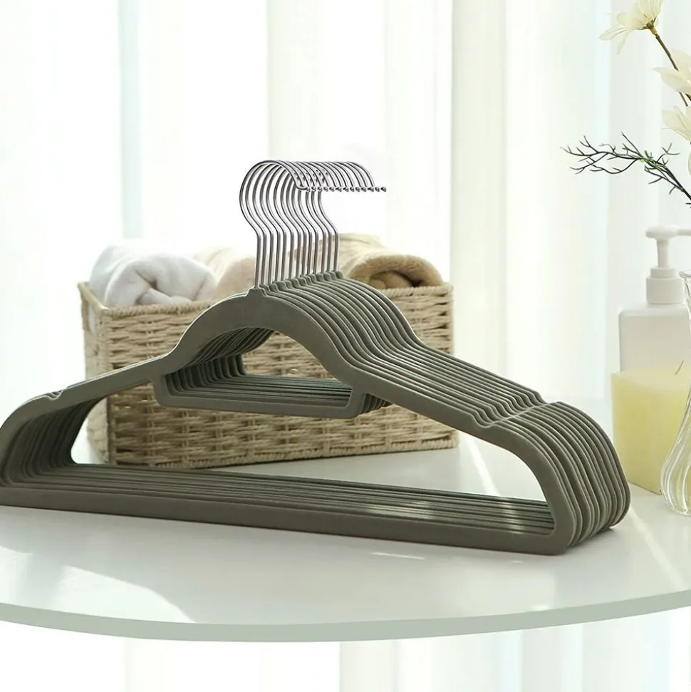 Shop SONGMICS 100 Cintres velours gris clair