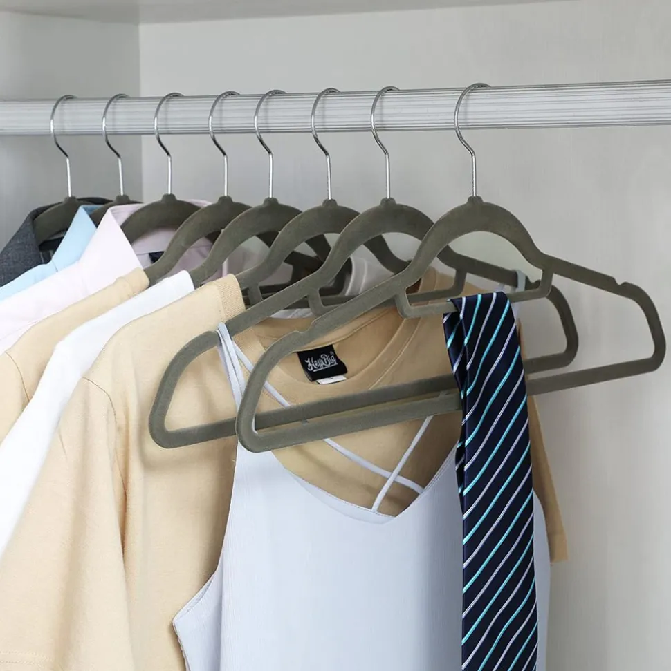 Shop SONGMICS 100 Cintres velours gris clair