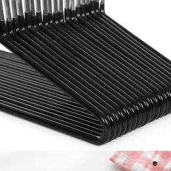 Clearance SONGMICS Lot de 30 cintres en plastique noir